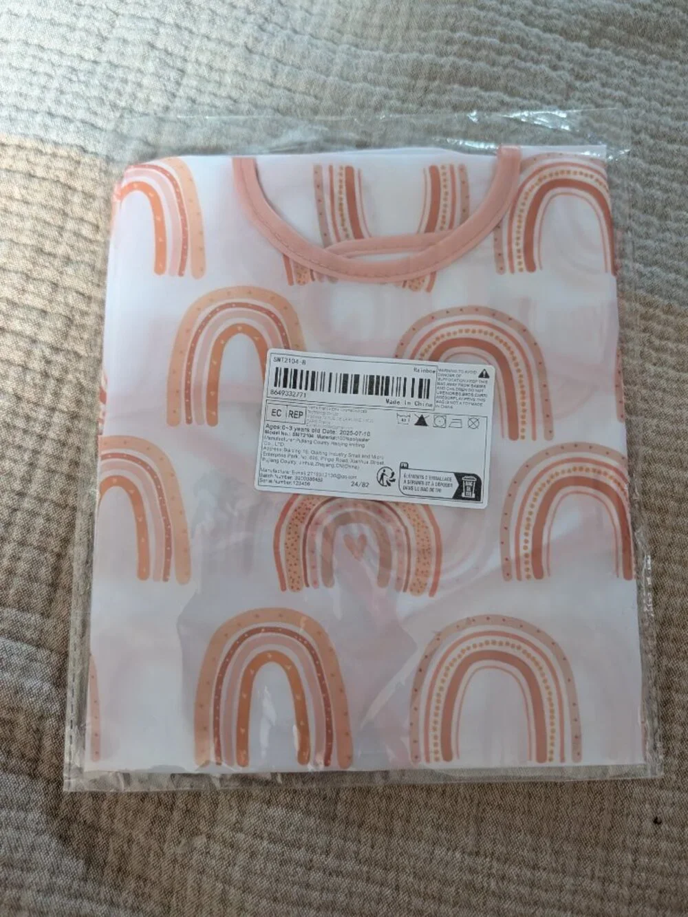 New long-sleeve baby bib / smock bib, rainbow pattern